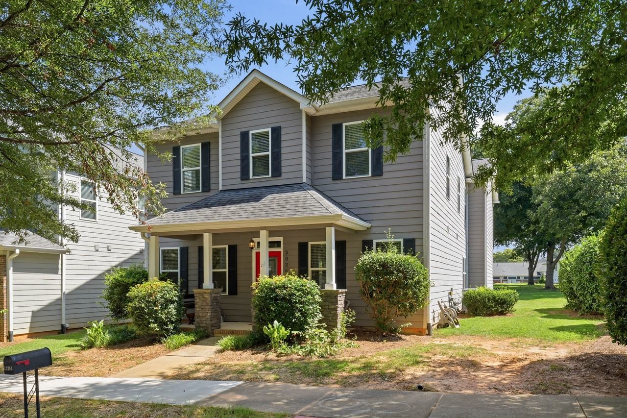 20264 Harroway Dr - Photo 2 of 43
