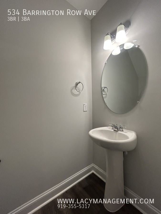 534 Barrington Row Ave - Photo 5 of 17