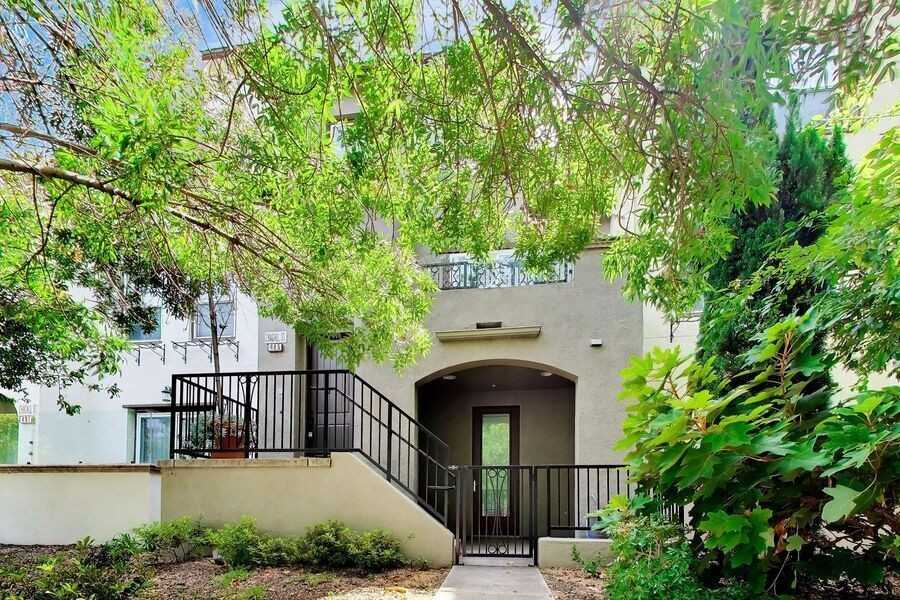 485 Chagall St - Photo 6 of 33