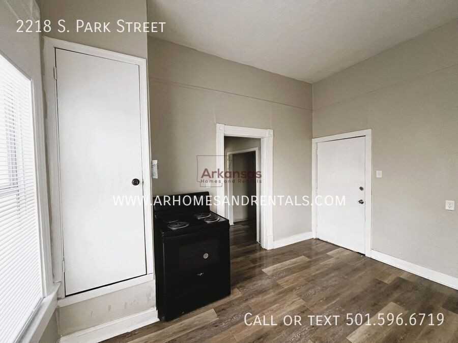 2218 S Park St - Photo 5 of 11