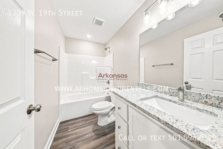 1309 W 19th St - Photo 6 of 20