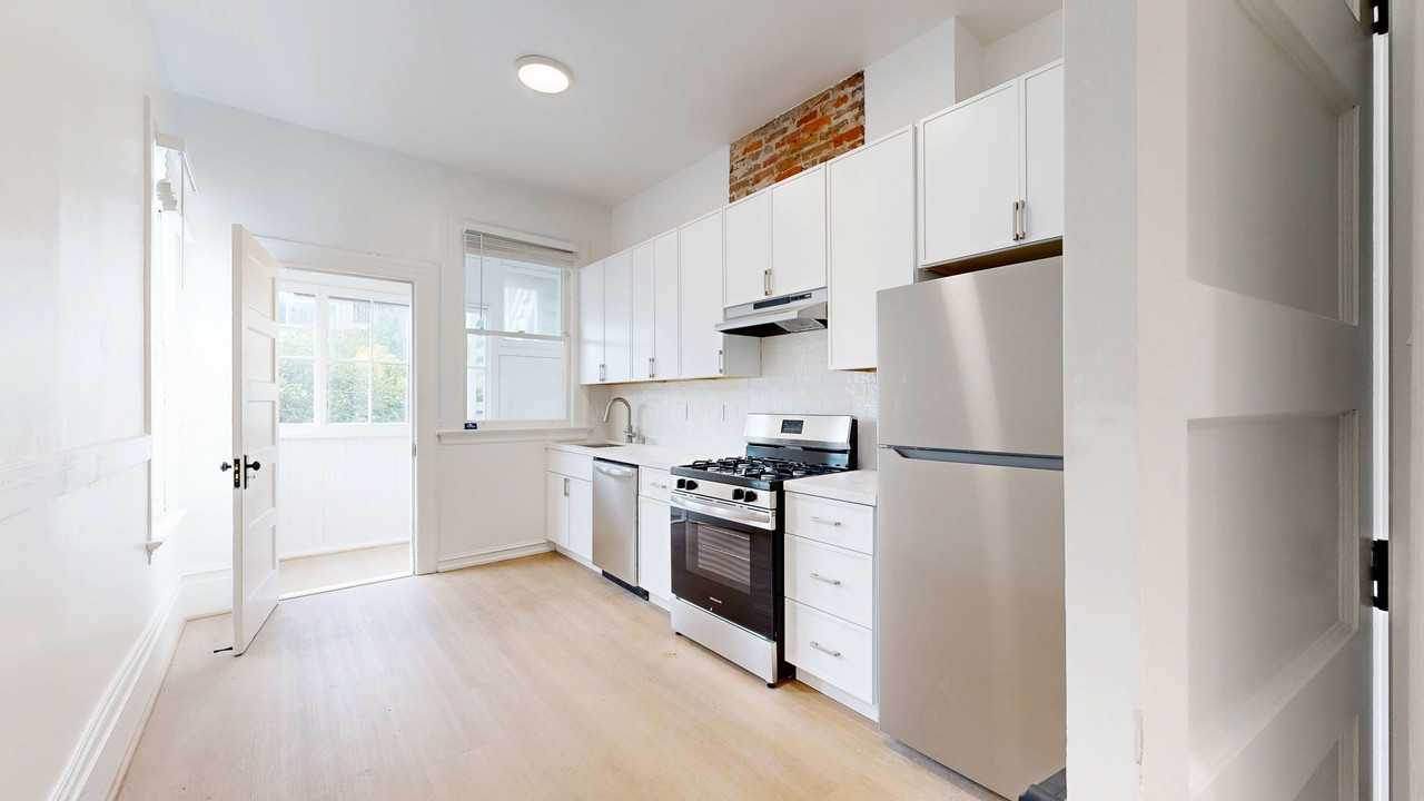 676 Greenwich St #676 - Photo 2 of 17