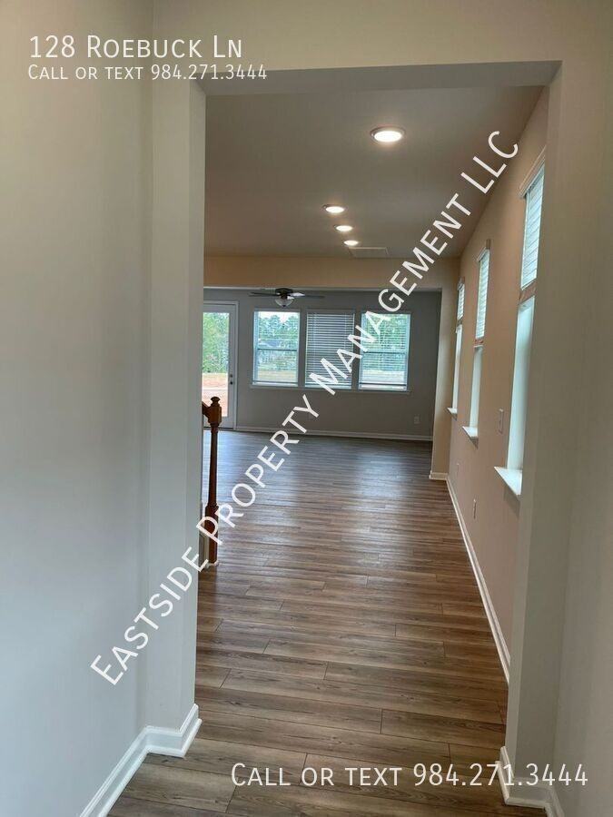 128 Roebuck Ln - Photo 3 of 22