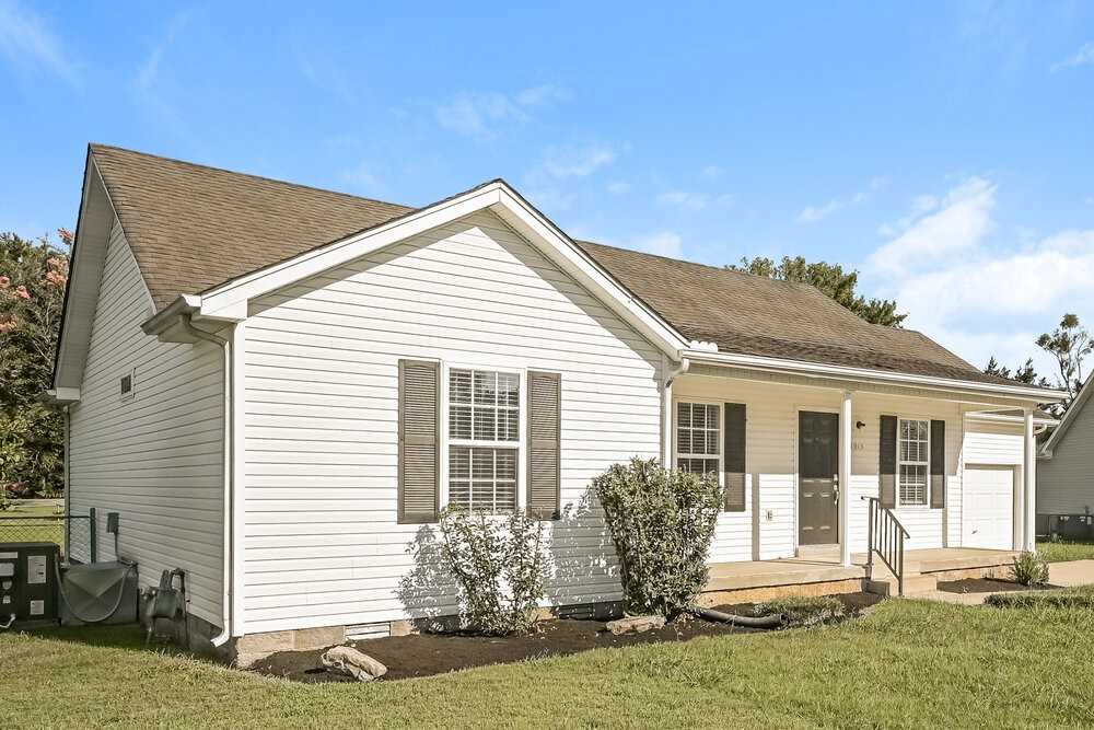 1915 Steaford Ct - Photo 3 of 16