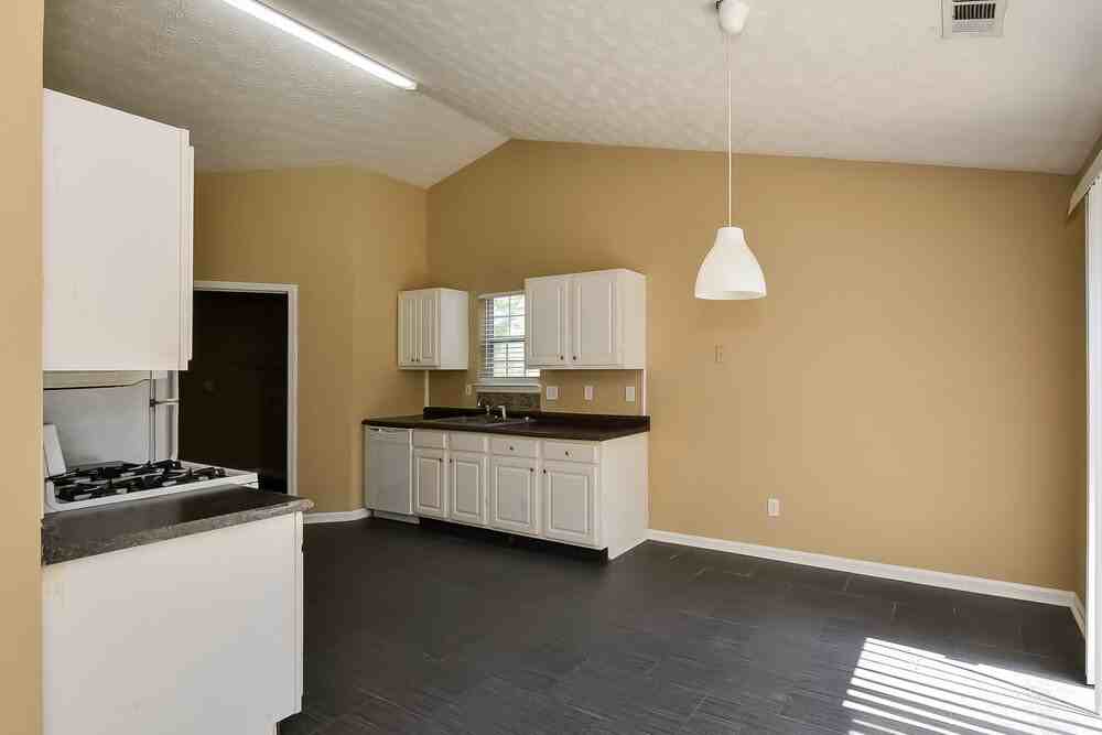 2330 Glen Chase Ln - Photo 5 of 16