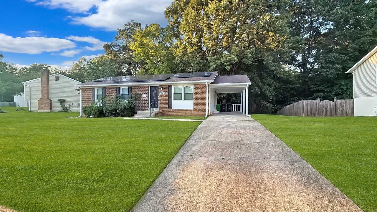 2302 Old Fort Hills Dr - Photo 2 of 38