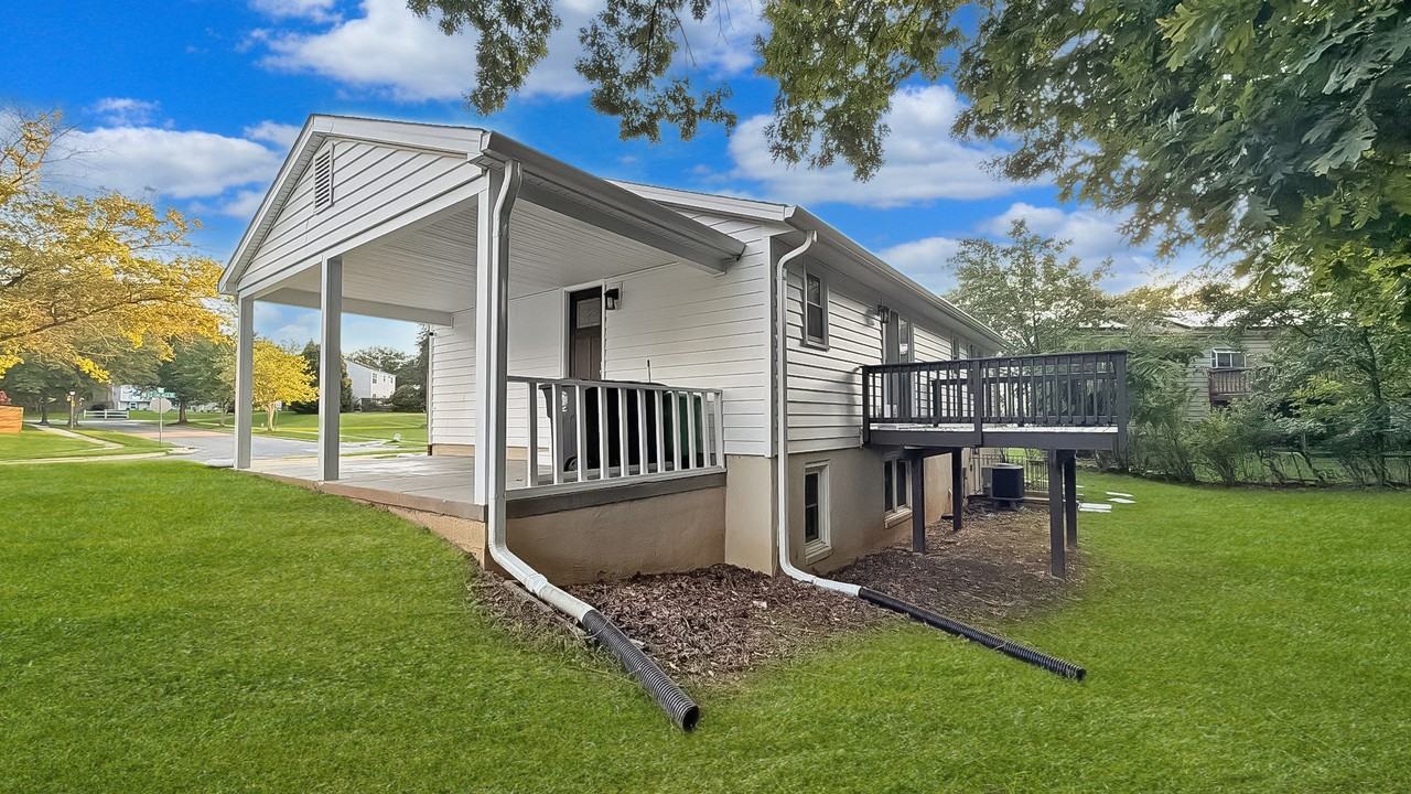 2302 Old Fort Hills Dr - Photo 3 of 38