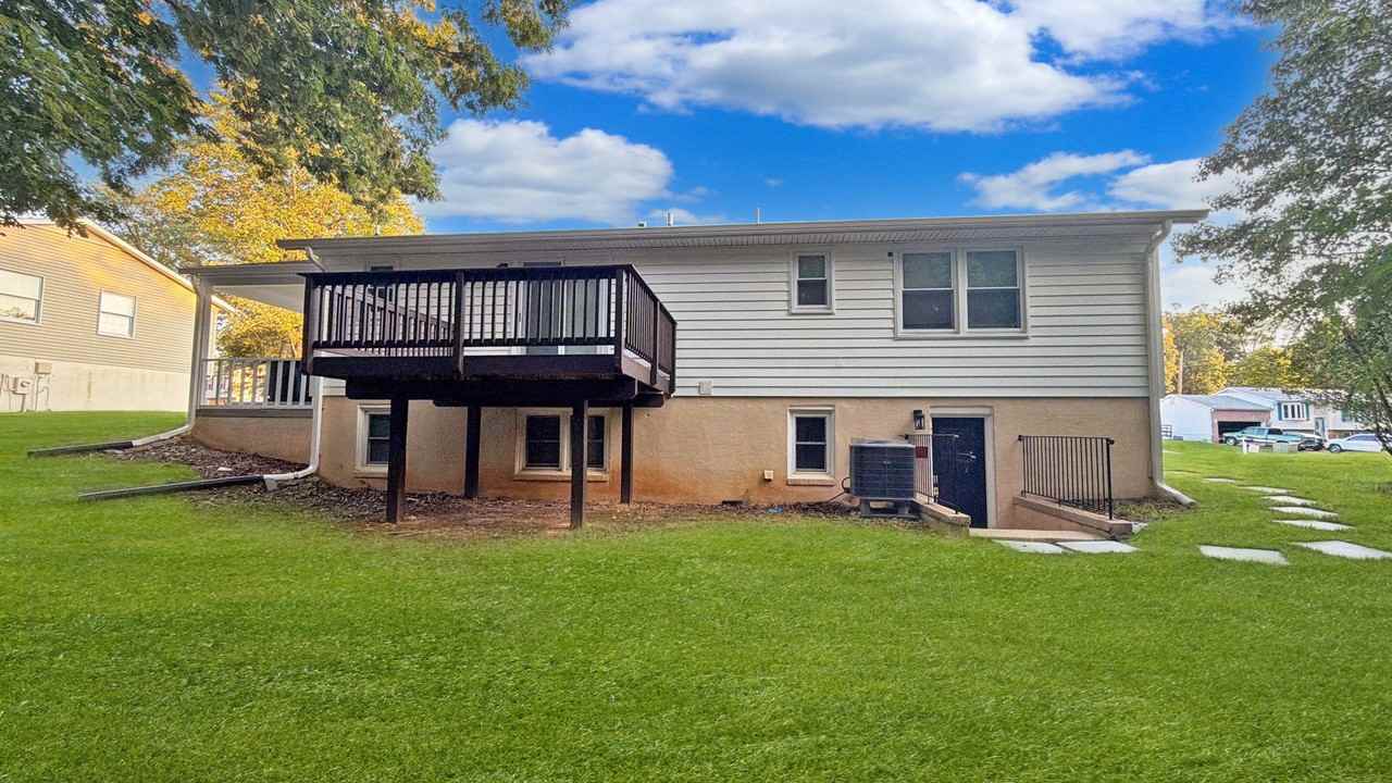 2302 Old Fort Hills Dr - Photo 4 of 38