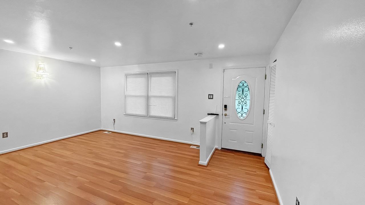 2302 Old Fort Hills Dr - Photo 7 of 38
