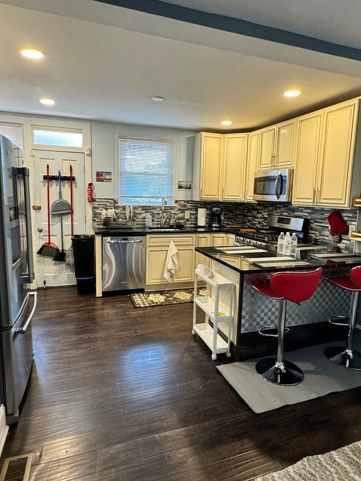 634 N 67th St - Photo 4 of 14