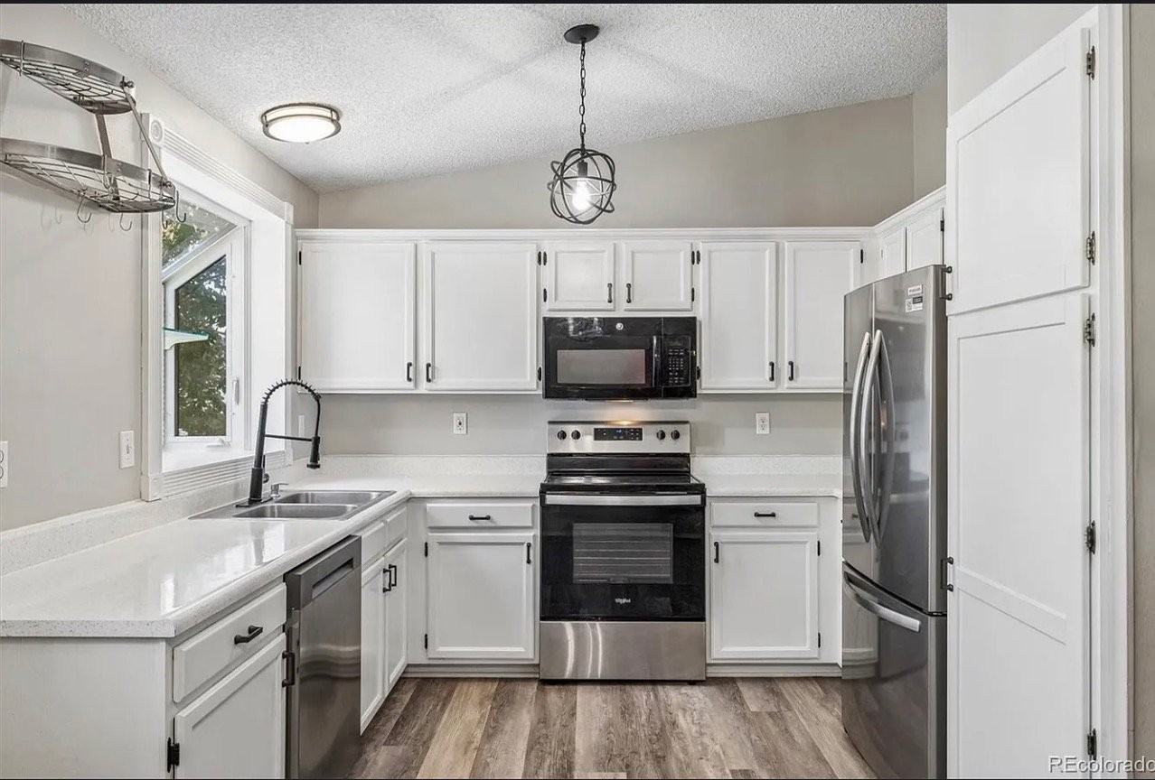 17611 Ponderosa Ave - Photo 3 of 11