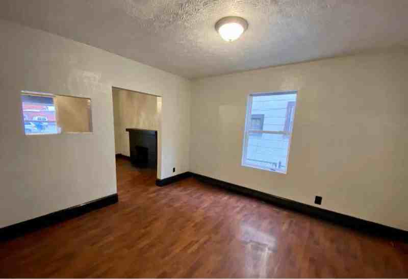 813 11th St W - Photo 3 of 20