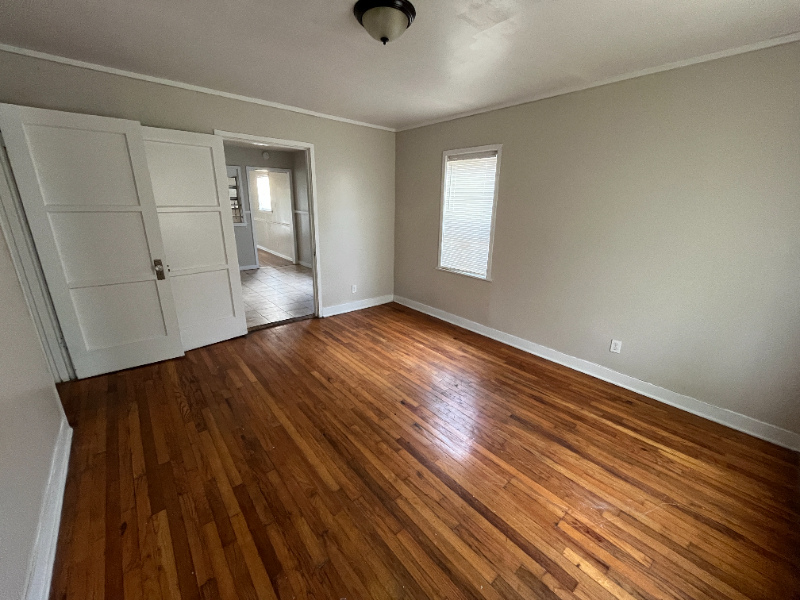 273 W Essex Ave - Photo 4 of 12