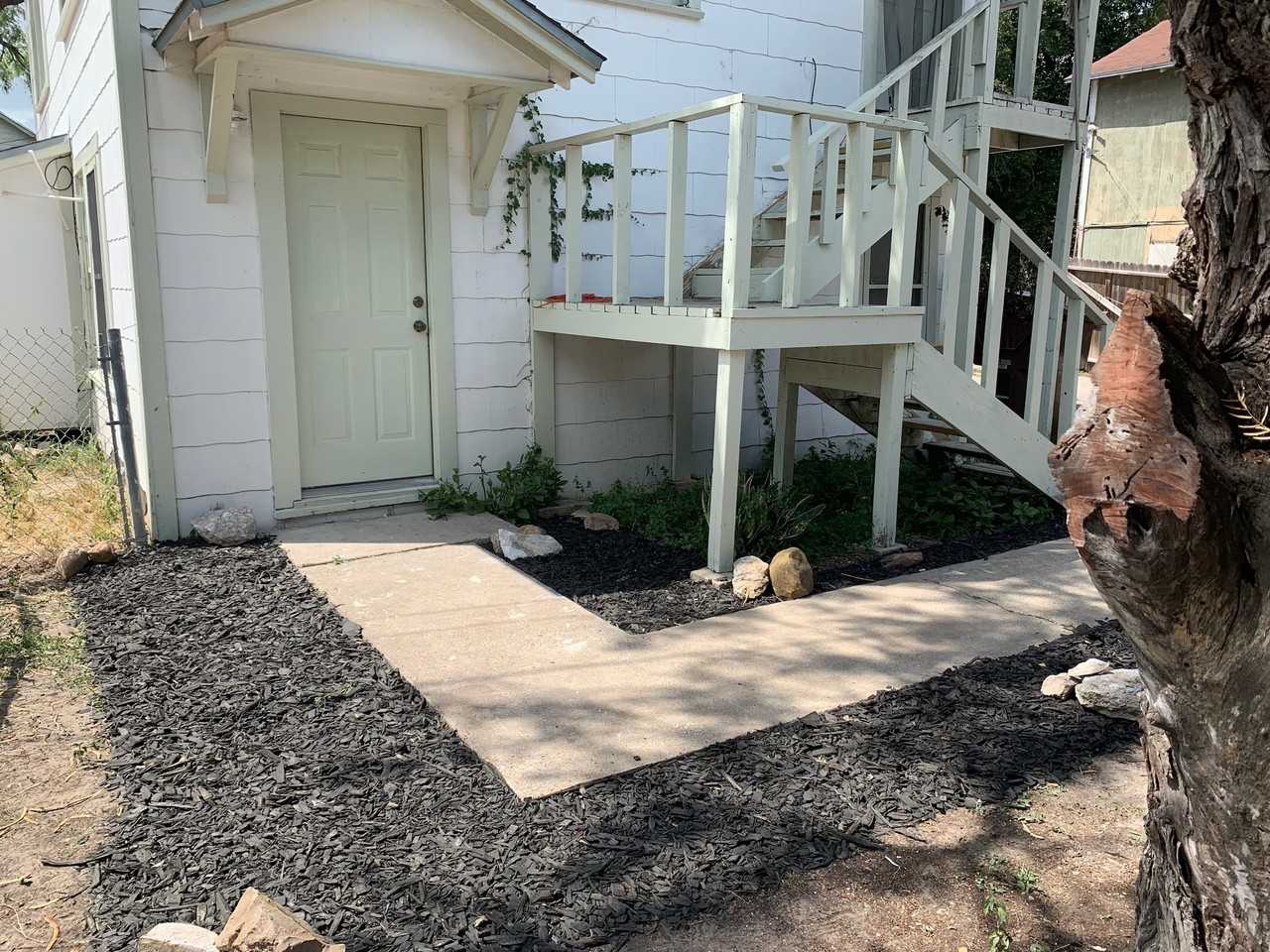 616 1/2 W Lee Ave - Photo 2 of 5