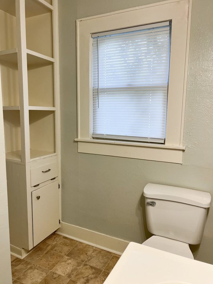 616 1/2 W Lee Ave - Photo 4 of 5