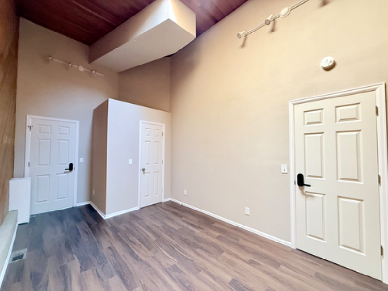 301 W Mangrum Dr - Photo 2 of 20