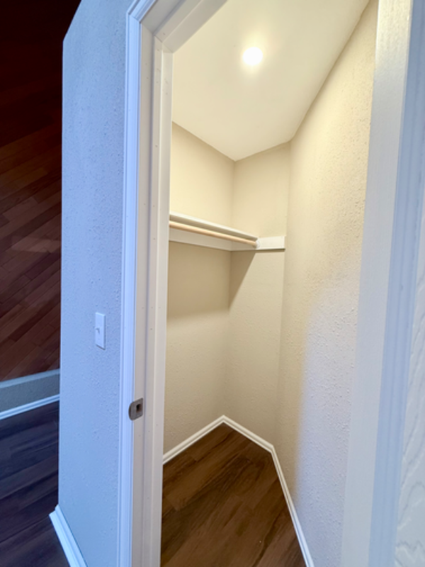 301 W Mangrum Dr - Photo 4 of 20