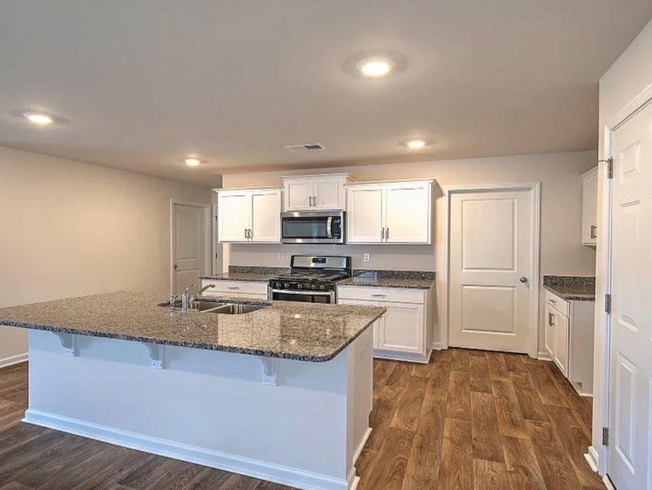 2176 Elmridge Rd - Photo 2 of 21