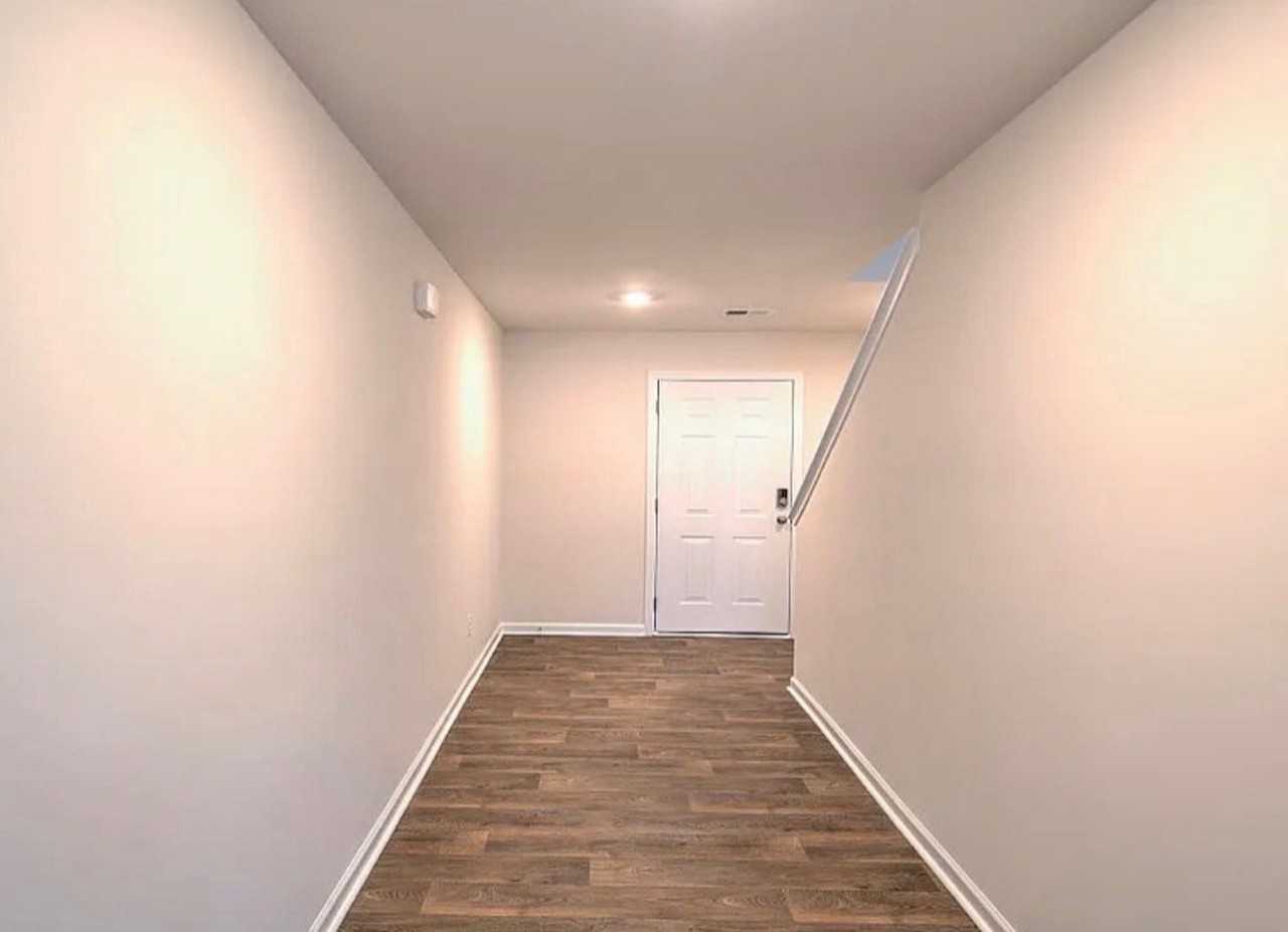 2176 Elmridge Rd - Photo 3 of 21