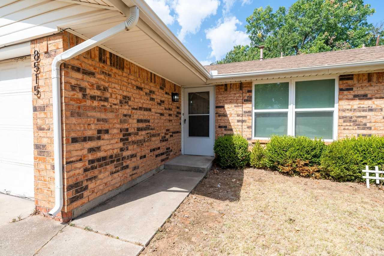 8515 Wakefield St - Photo 3 of 20