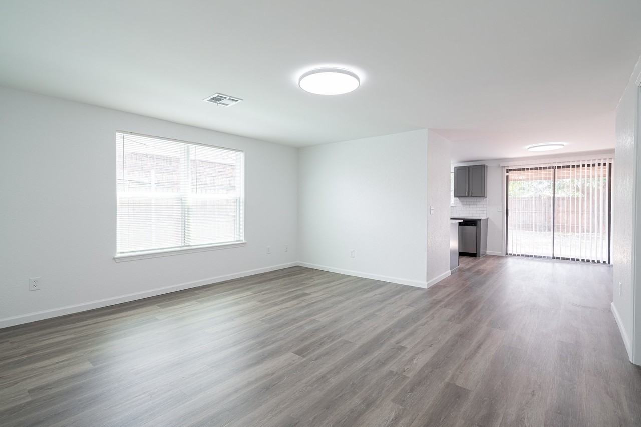 8515 Wakefield St - Photo 4 of 20