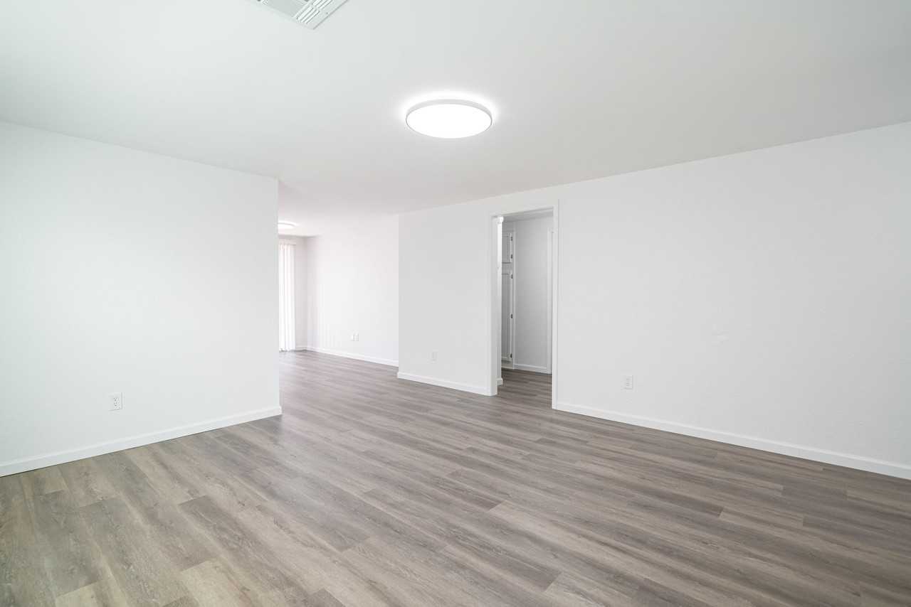 8515 Wakefield St - Photo 5 of 20