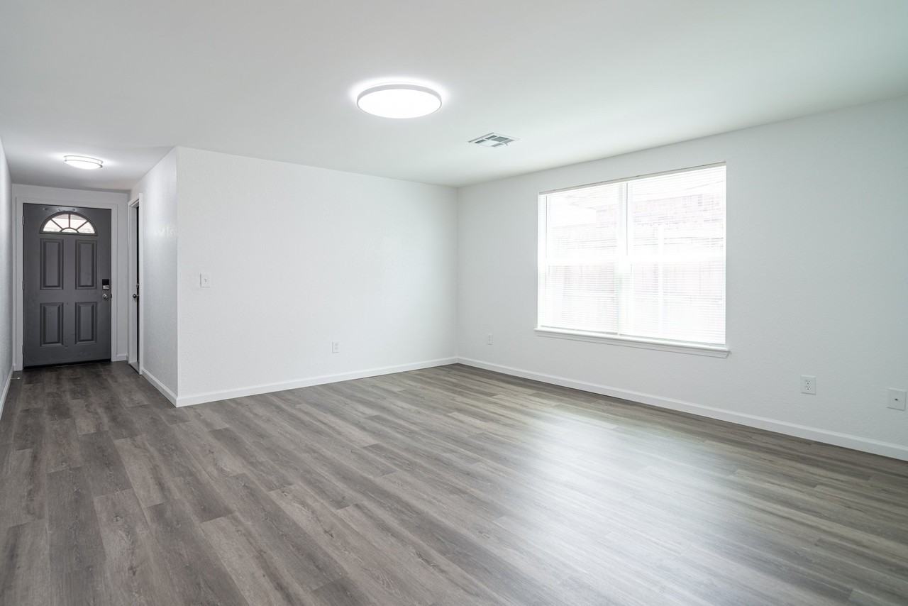 8515 Wakefield St - Photo 6 of 20