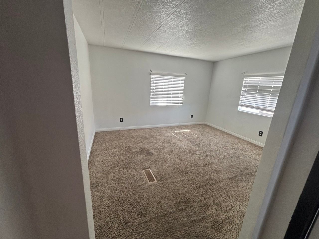 3212 E Carey Ave - Photo 3 of 17