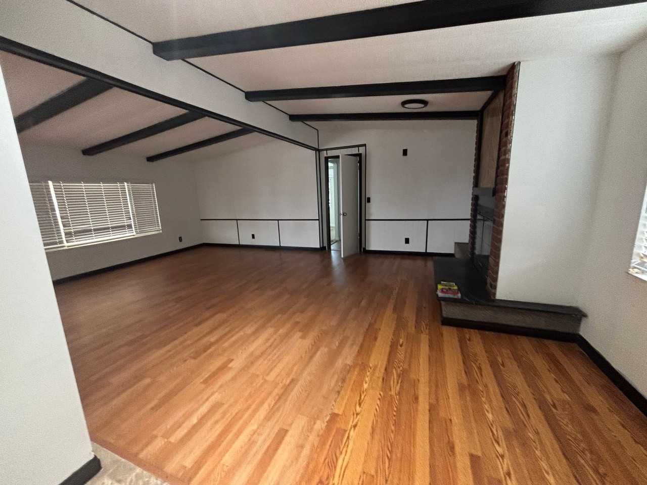 3212 E Carey Ave - Photo 4 of 17