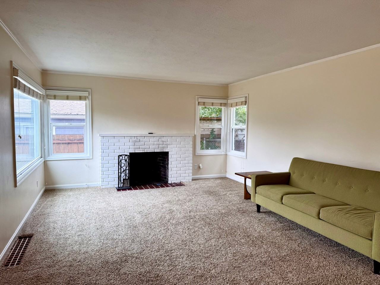 2010 Ne 77th Ave - Photo 2 of 12