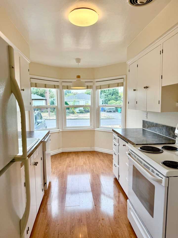 2010 Ne 77th Ave - Photo 4 of 12