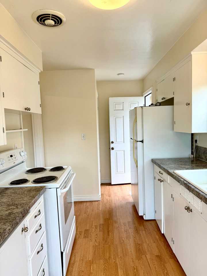 2010 Ne 77th Ave - Photo 5 of 12