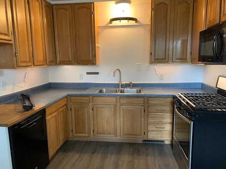 1521 Blake St - Photo 7 of 11