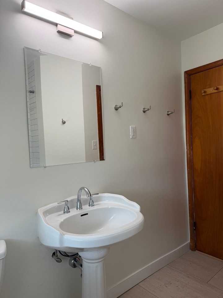 518 E Washington St - Photo 5 of 11