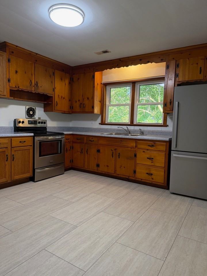 518 E Washington St - Photo 6 of 11
