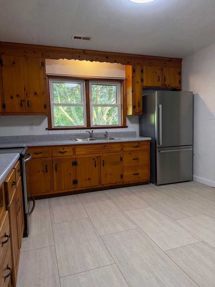 518 E Washington St - Photo 7 of 11