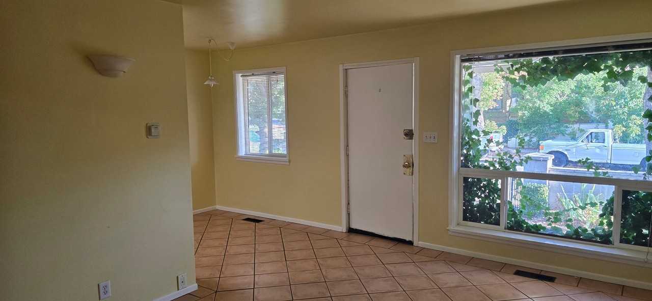 903 E Laird Ave - Photo 2 of 12