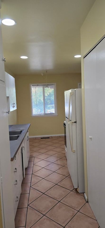 903 E Laird Ave - Photo 5 of 12