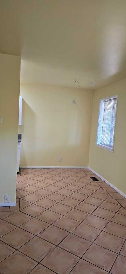 903 E Laird Ave - Photo 6 of 12