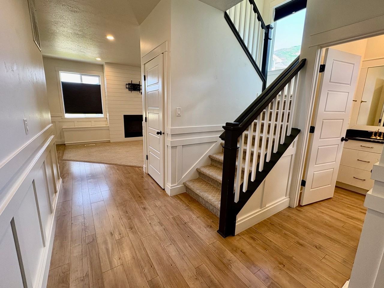 104 W Glenna Way - Photo 3 of 43