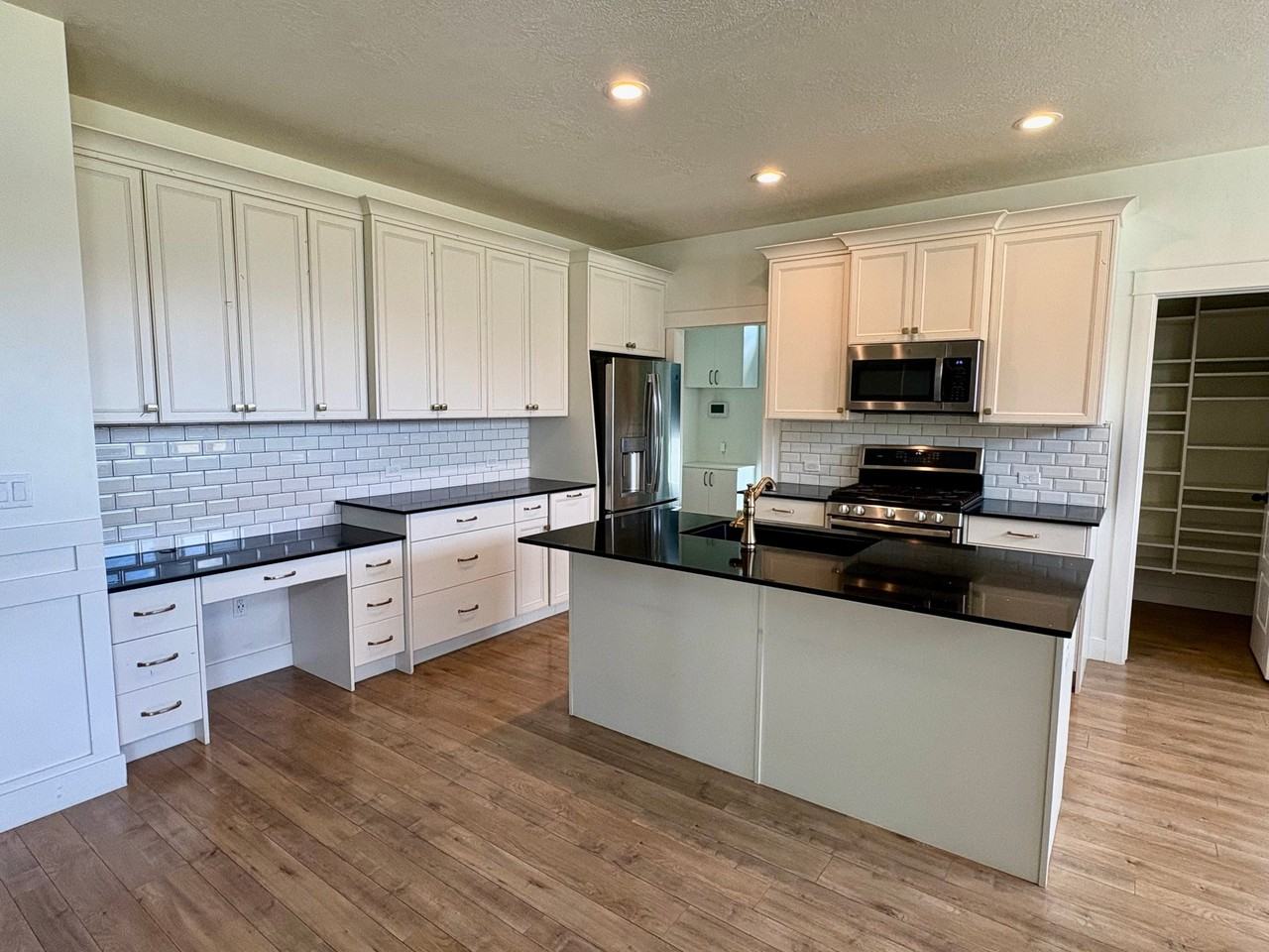 104 W Glenna Way - Photo 6 of 43