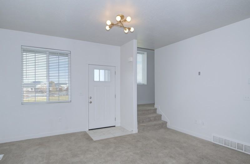 1108 W Emerald Pools Ln - Photo 3 of 21