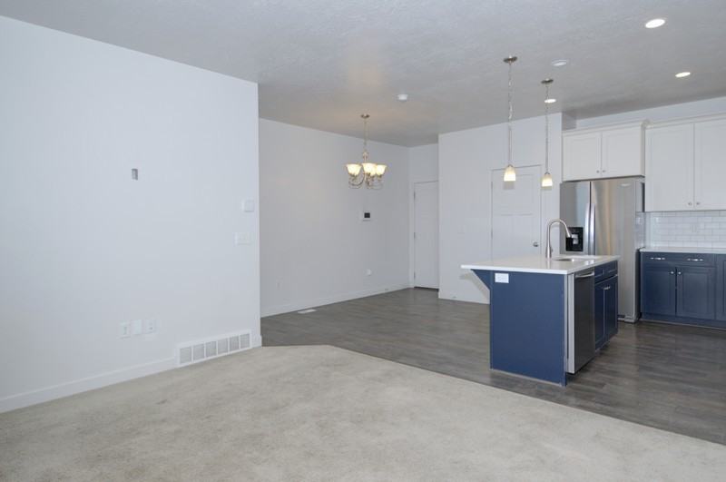 1108 W Emerald Pools Ln - Photo 5 of 21