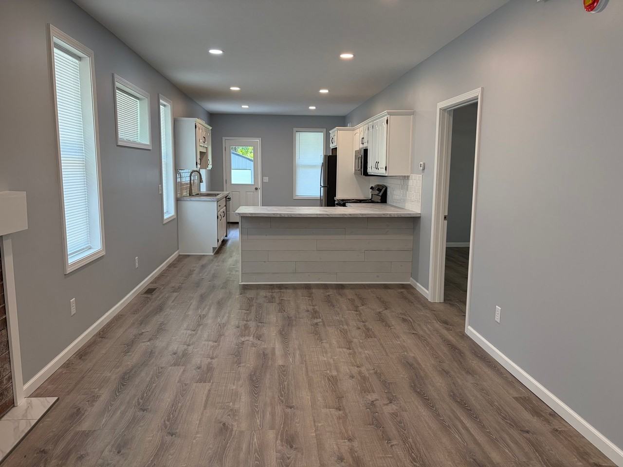 27 Norwood Ave - Photo 4 of 14