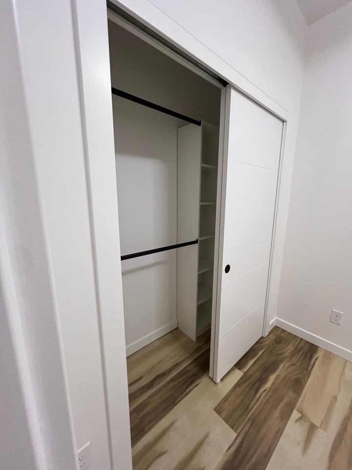 266 Monmouth Ave S - Photo 6 of 9