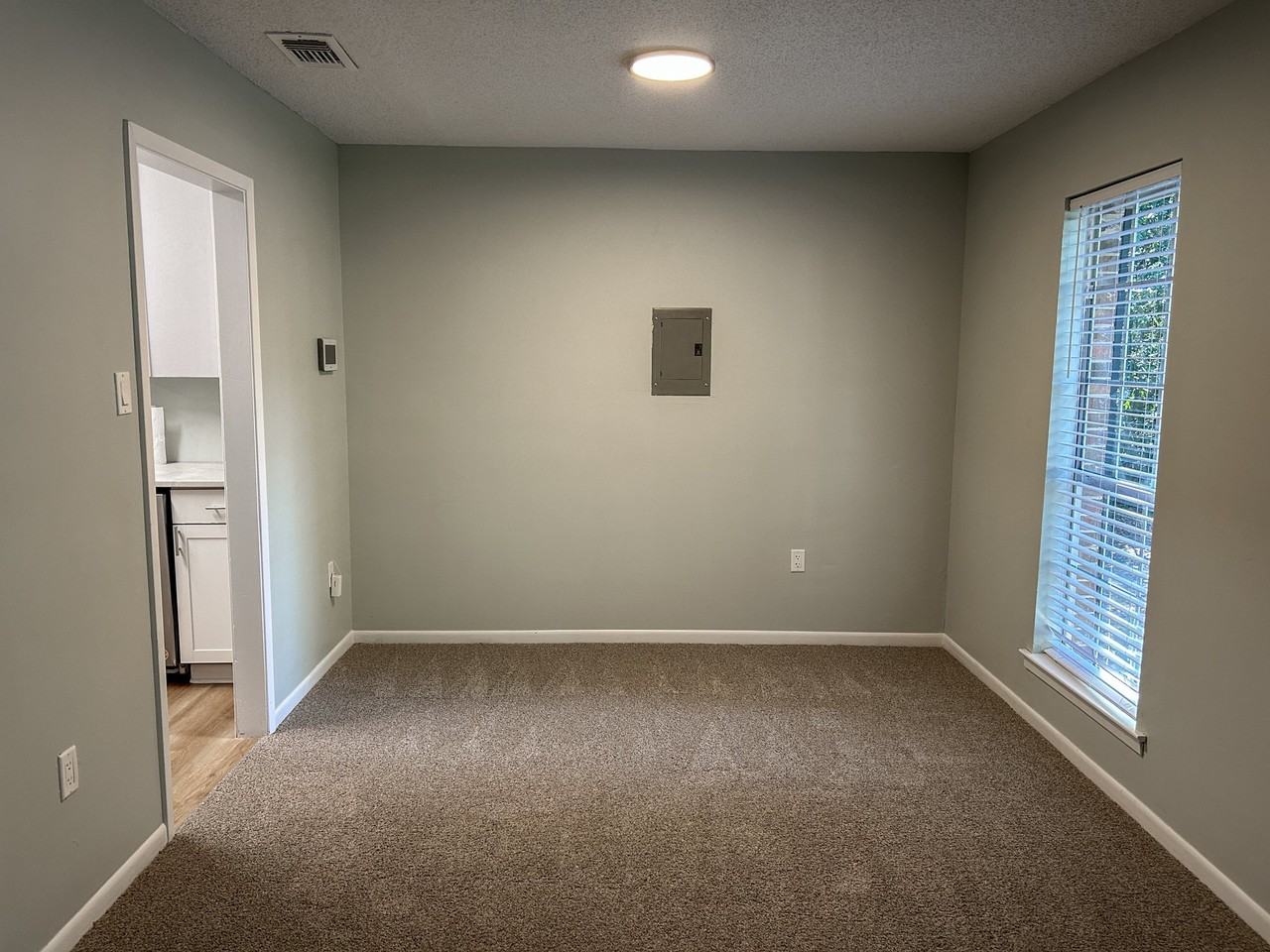 1716 Northview Dr - Photo 5 of 19