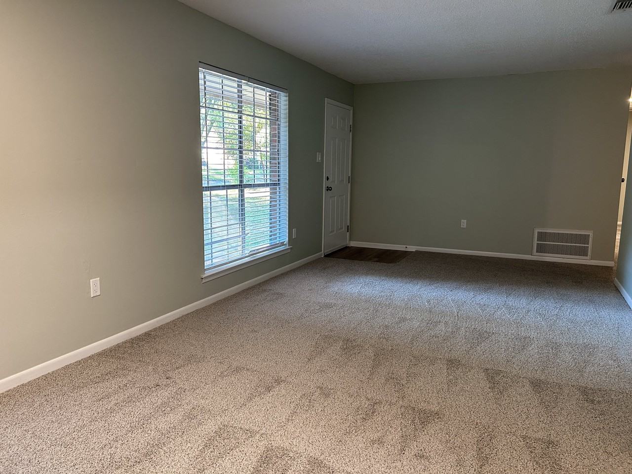 1716 Northview Dr - Photo 6 of 19
