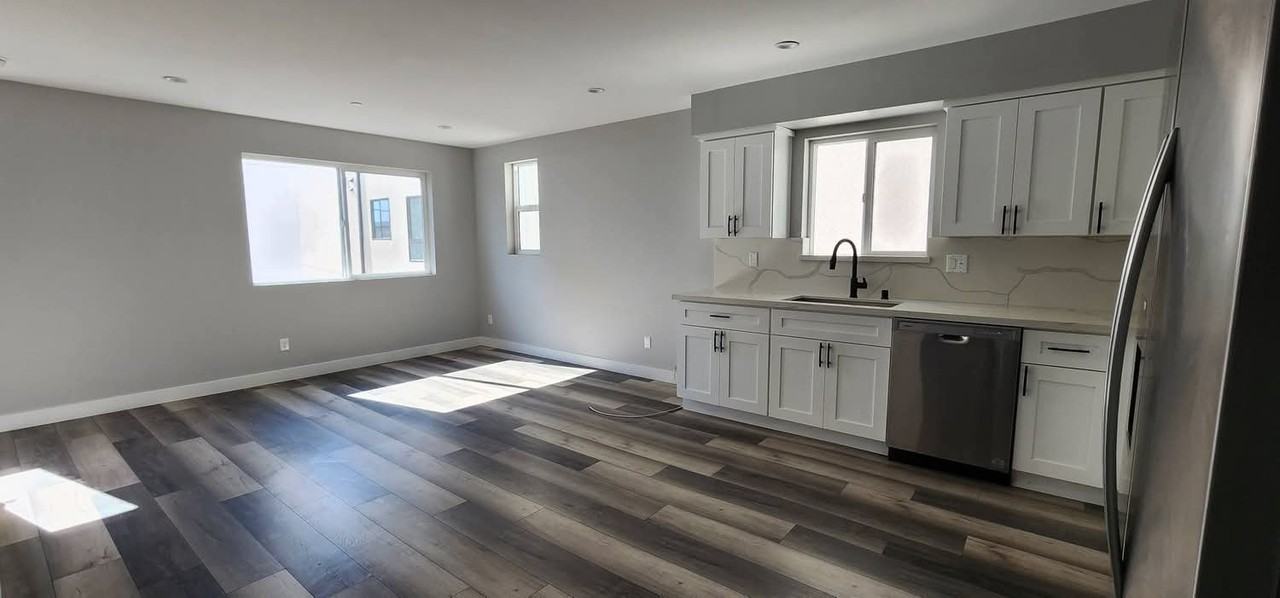 2408 Hauser Blvd - Photo 7 of 15