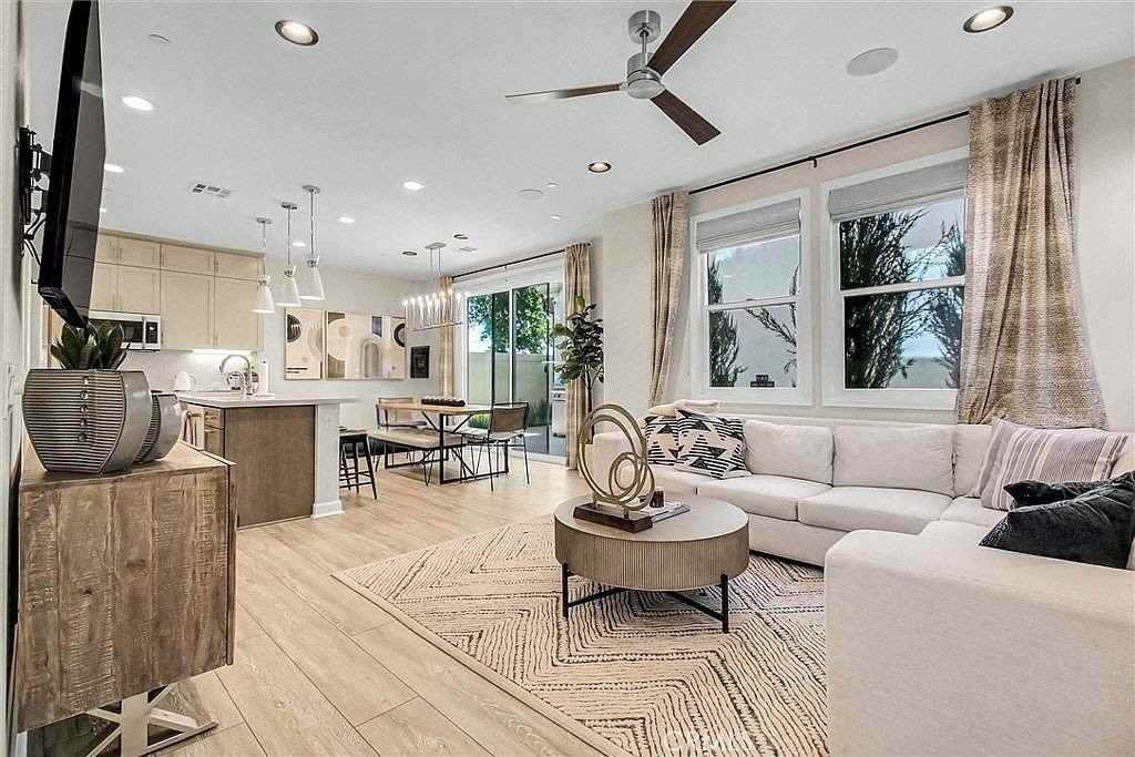 26149 Park Ave #52 - Photo 3 of 17