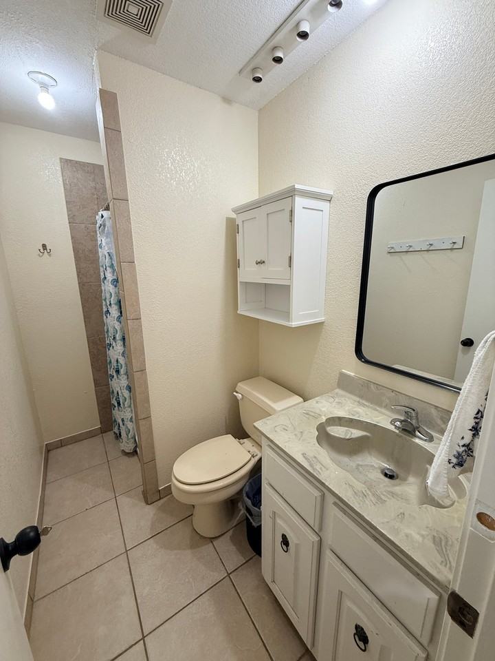 653 W Huntington Ave - Photo 4 of 20